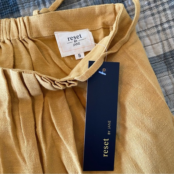 Reset by Jane NWT Linen Top Strappy Pleated Front Flowy Mustard Yellow: Small - Picture 6 of 9